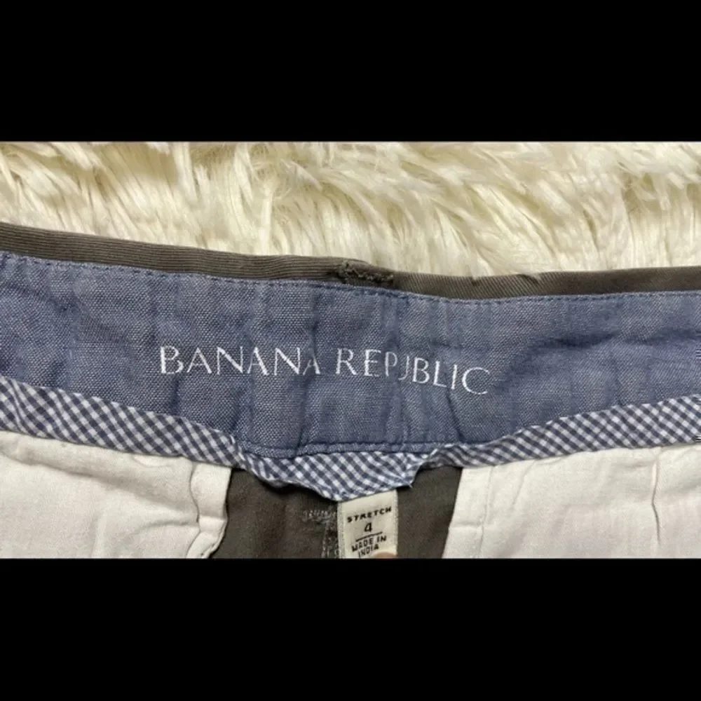 Women’s Gray Banana Republic Stretch Shorts size 4